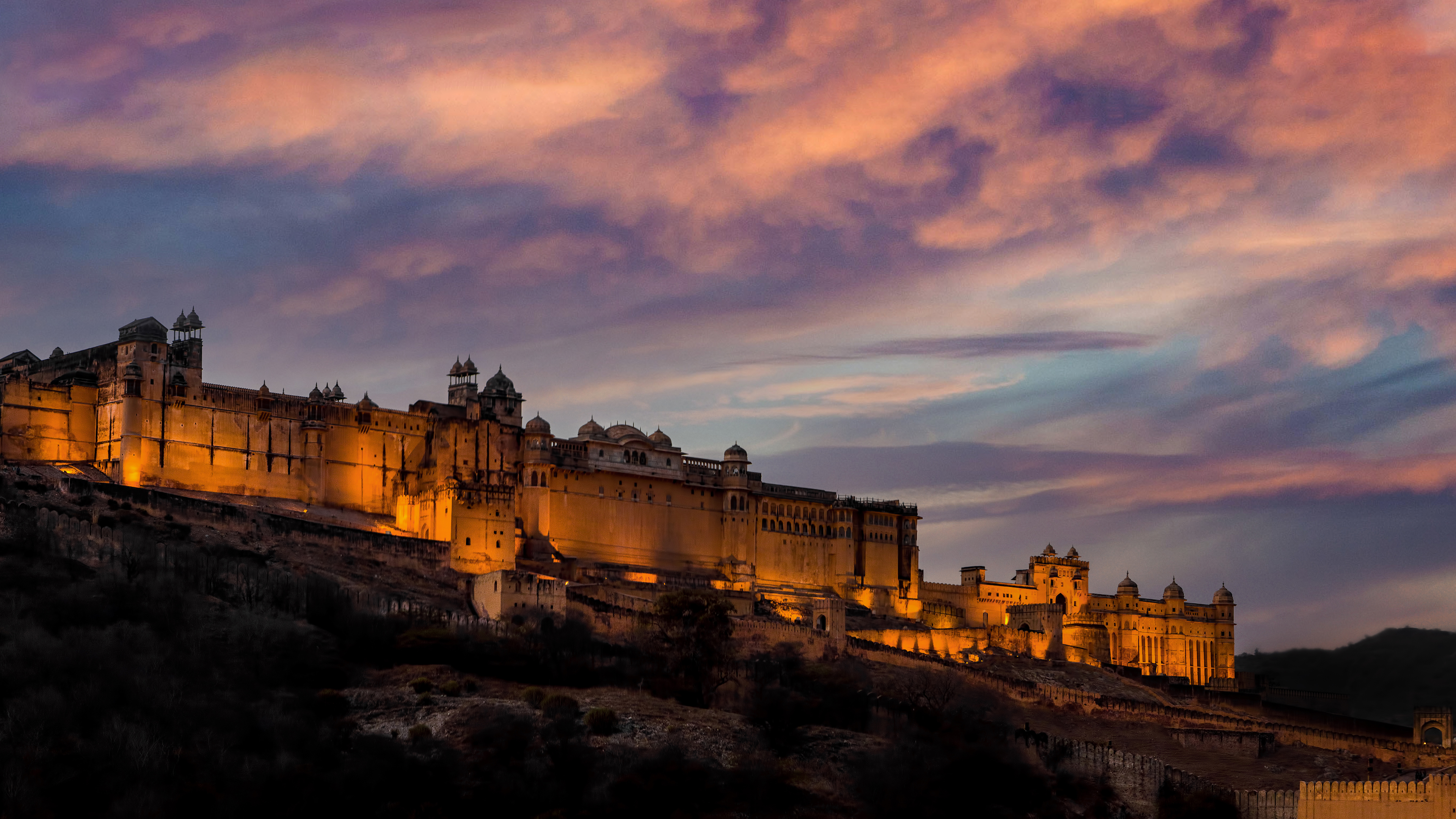 An evening at the Amber Fort, near Jaipur, India (© Amith Nag Photography/Getty Images)