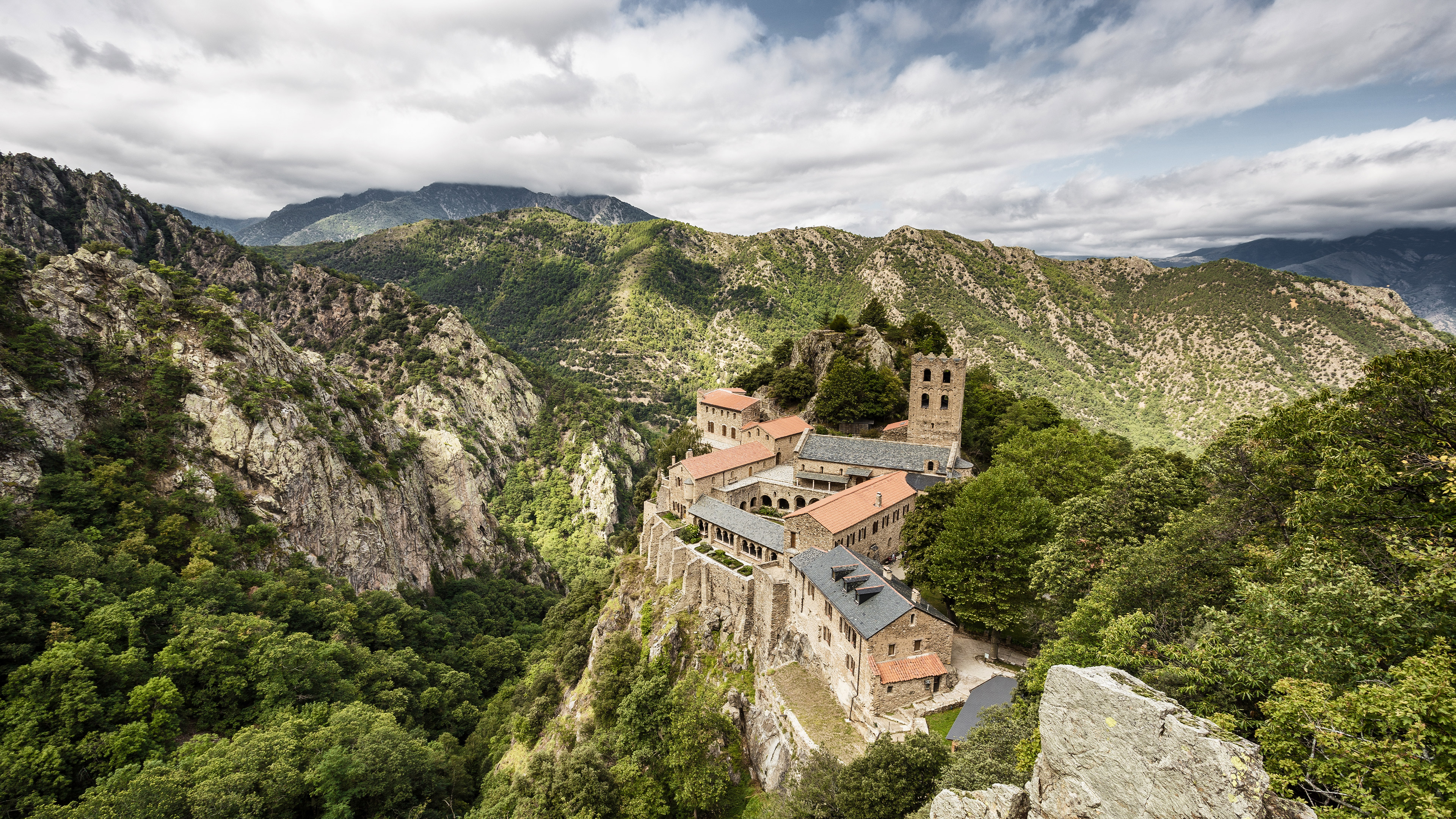 L'abbaye Saint-Martin du Canigou, Casteil, Occitanie, France (© Cyril Gosselin/Getty Images)