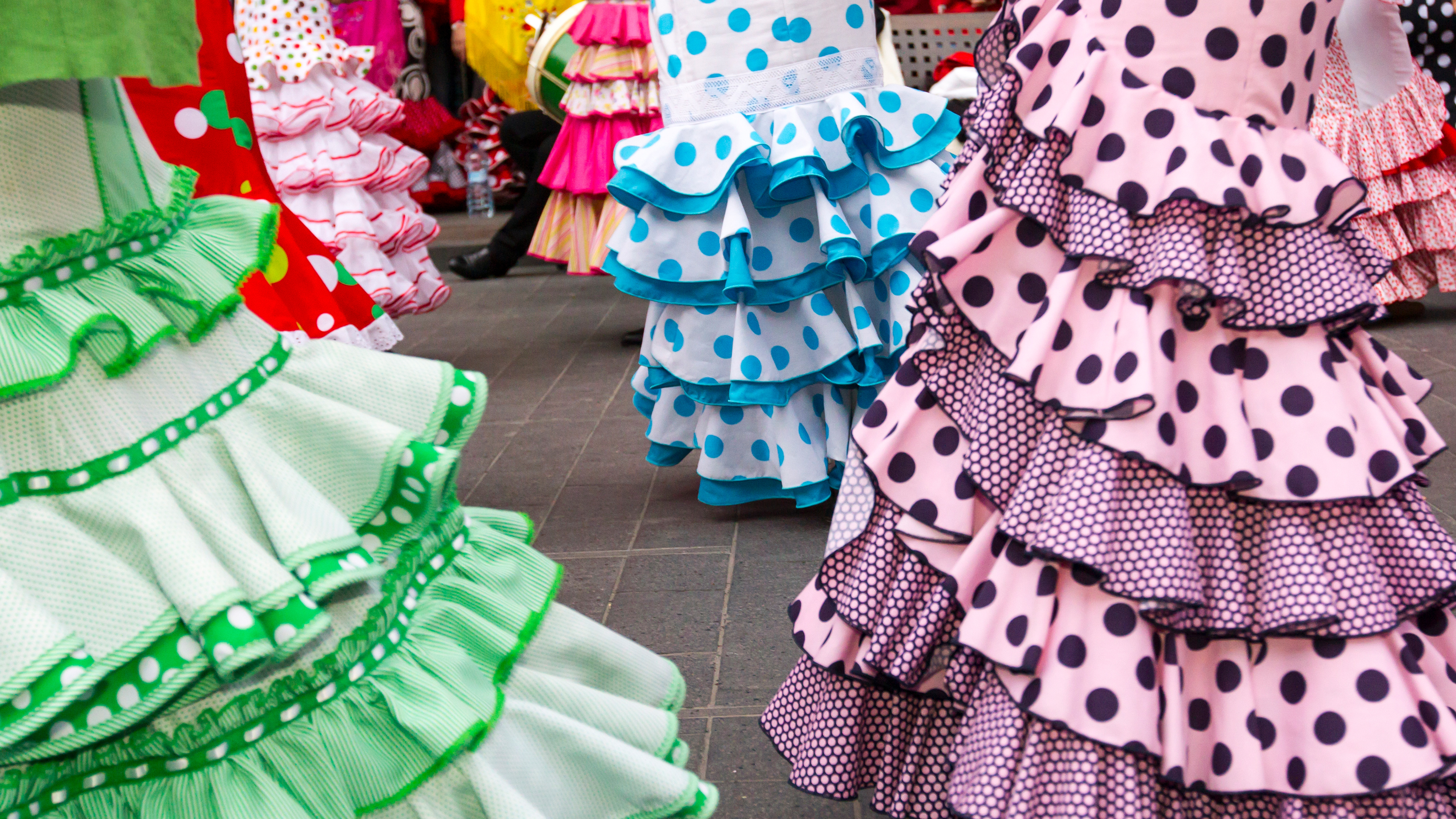 Bailadoras en la Feria de Sevilla, España (© Pepitoko/Getty Images)