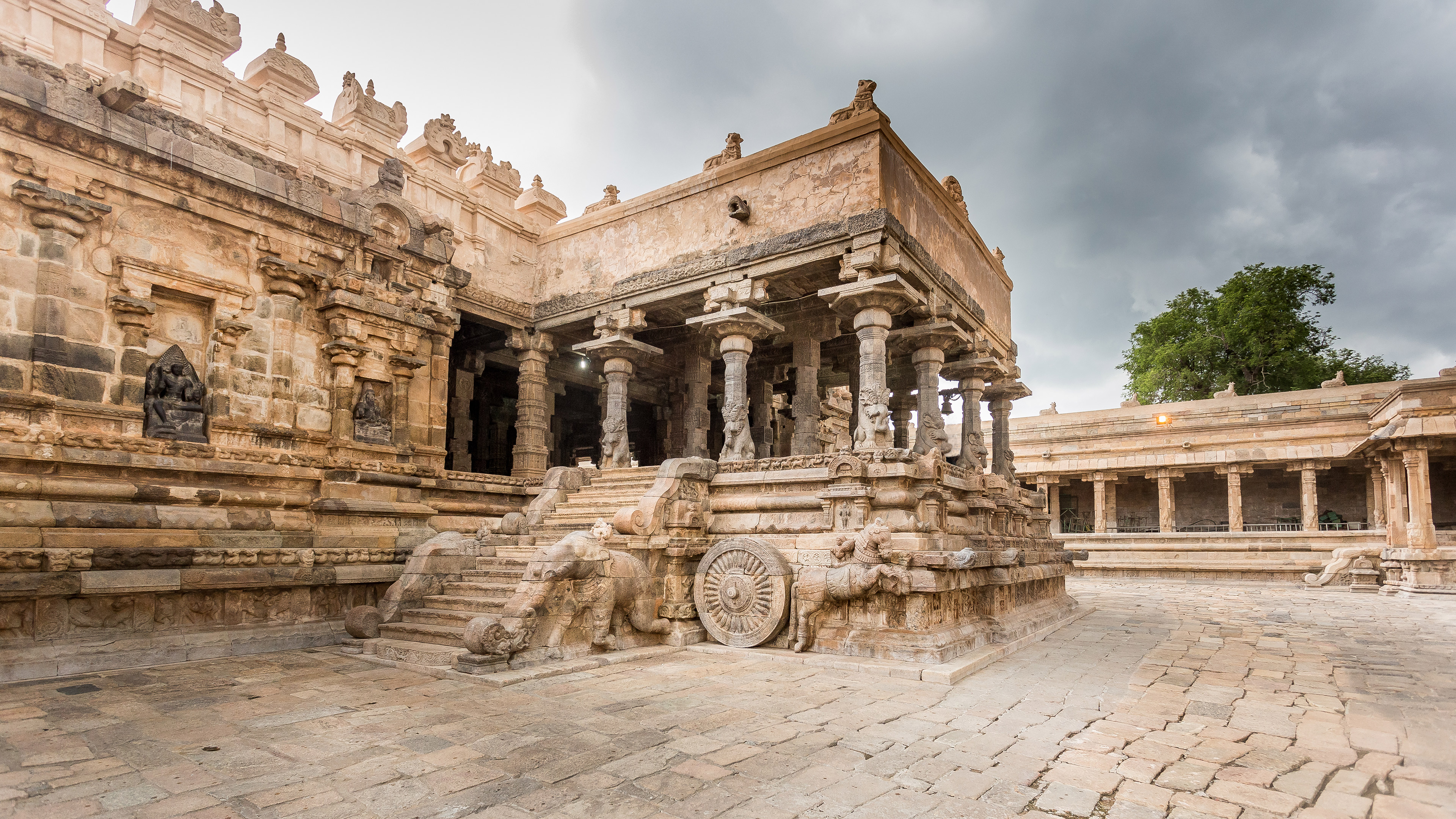 Airavatesvara Temple at Darasuram, Tamil Nadu, built by Chola kings (© Narayan Kumar Photography/Shutterstock)