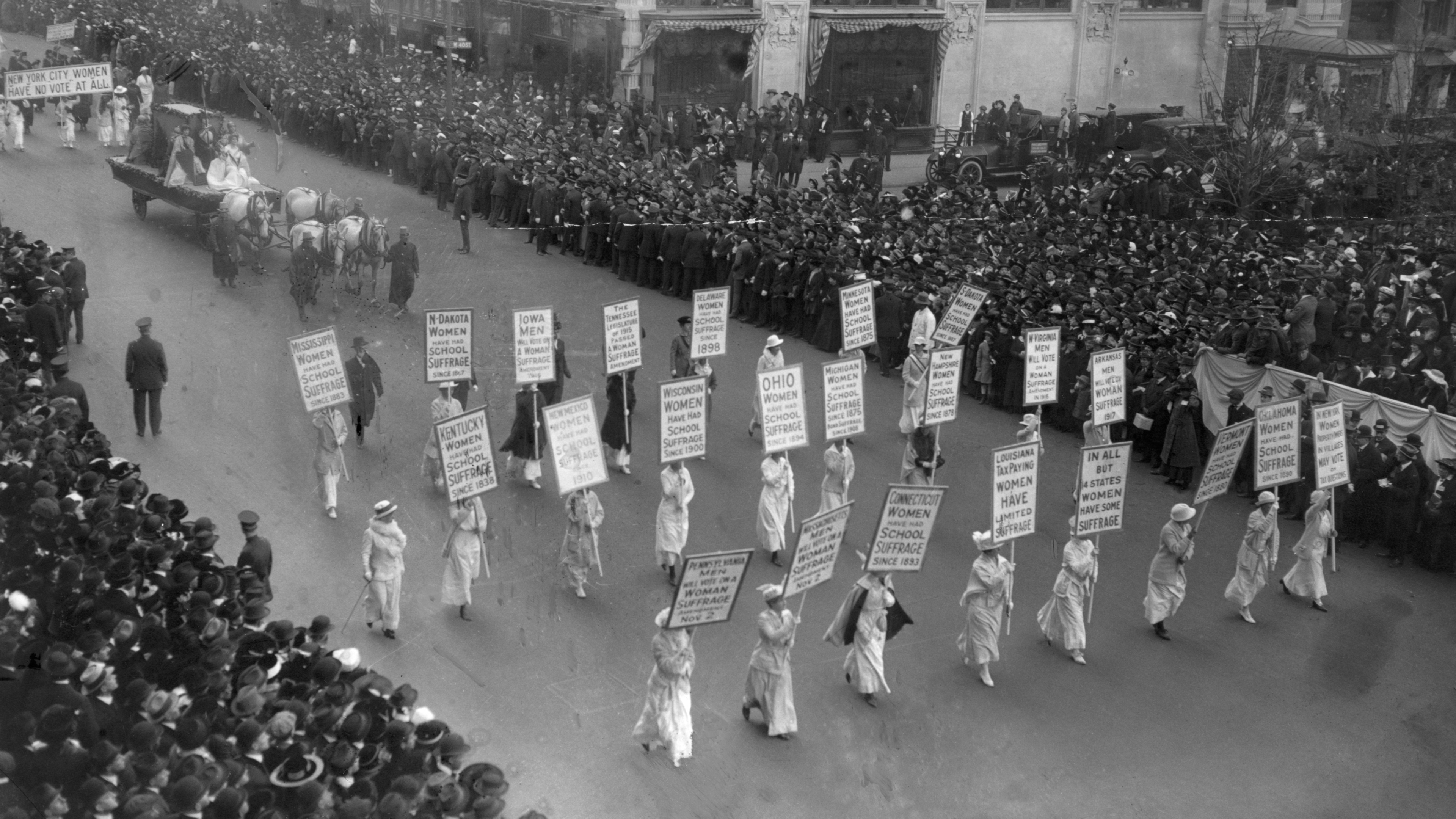 Women's suffrage parade on Fifth Avenue, Manhattan, New York City, October 23, 1915 (© Bettmann/Getty Images)