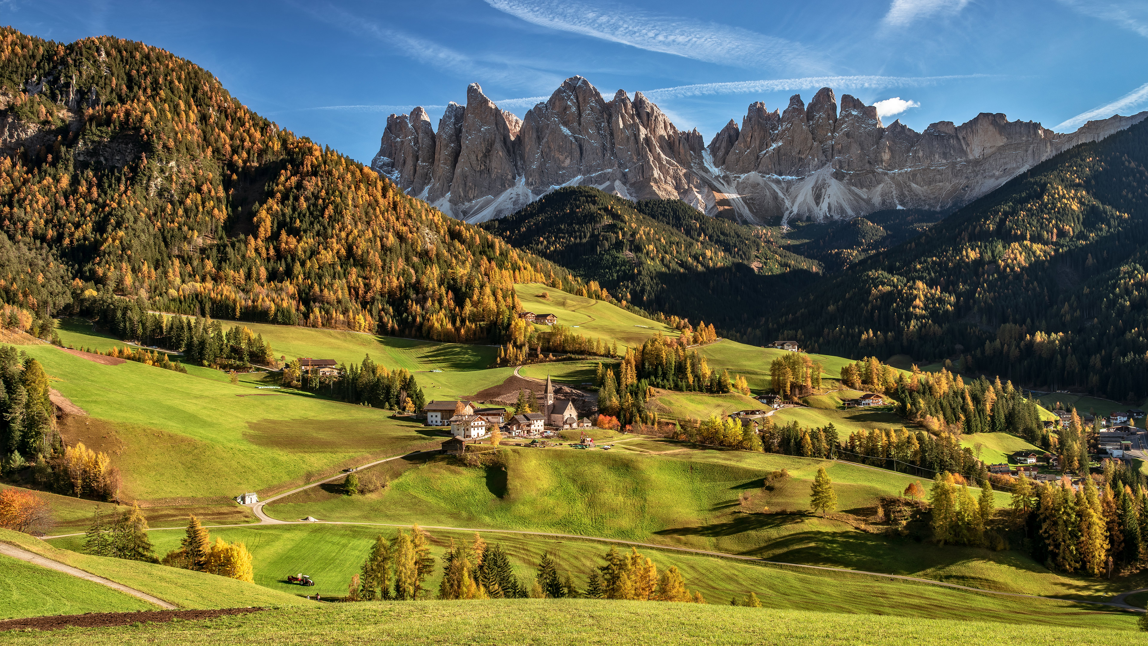 Villnöß with the Dolomites in the background, South Tyrol, Italy (© Achim Thomae/Getty Images)